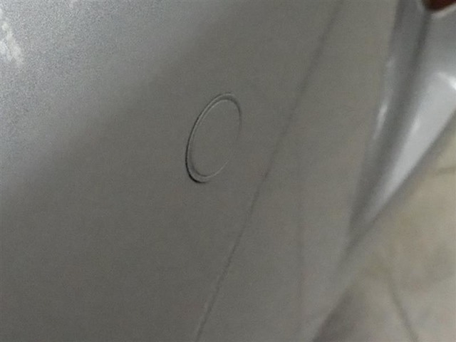 コーナーセンサーを車の前後に装備。障害物までの距離に応じて警告音を変えてお知らせ。縦列駐車時や駐車場・車庫などでの取り回しをサポートします。詳細は販売店スタッフまでおたずねください。