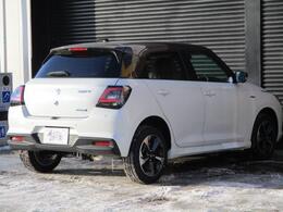 色はピュアホワイトパールガンメタリック2トーンルーフ。実走行は10Km。車検はR9年1月まで付帯となっております。