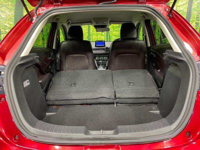後席を格納すると、これだけの広さが！シーンに合わせたシートアレンジで、大きな荷物も積むことが出来ます♪