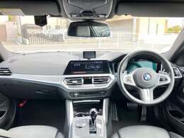 ブラック・ヴァーネスカ・レザー　純正ナビ　バックモニター　パーキングアシスト　メモリー機能付き電動シート　フロントシートヒーティング　コンフォートアクセス　Mエアロダイナミックパッケージ 前後ドラレコ