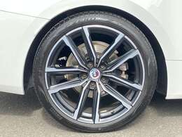 ブラック・ヴァーネスカ・レザー　純正ナビ　バックモニター　パーキングアシスト　メモリー機能付き電動シート　フロントシートヒーティング　コンフォートアクセス　Mエアロダイナミックパッケージ 前後ドラレコ