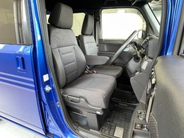 体を包み込む形のシートなので、長時間運転しても疲れません。