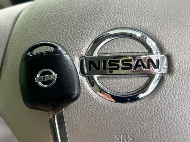 【キーレス】少し離れた場所からでもボタン一つでドアの開錠・施錠ができるのでとっても便利！ドアの鍵穴周りに傷をつけることもありません♪