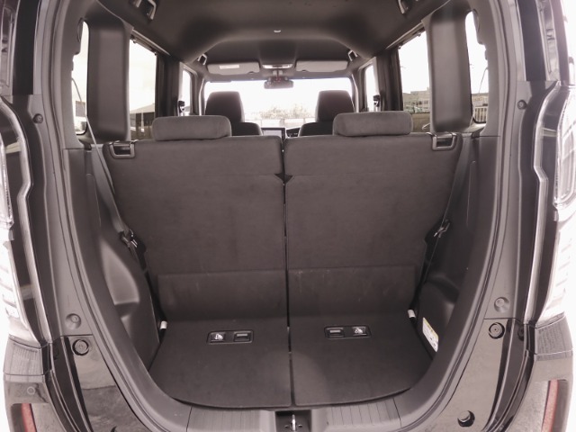 ◆フル乗車でもしっかり荷物を収納出来るラゲッジスペースです。普段の買い物でしたらしっかり積める十分な荷室スペースが確保されています。