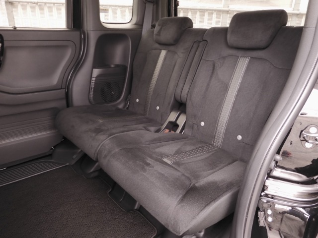 ◆ゆったり座れる大型で上質なシート。ゆとりのサイズと十分な厚みで豊かな座り心地を生み、ロングドライブでも疲れにくいシートです。