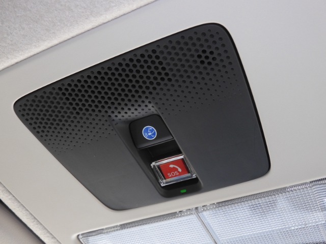 新世代コネクテッド技術「Honda CONNECT」搭載。緊急時にオペレーターのサポートを受けることも可能です。