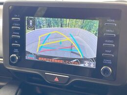 【バックカメラ】駐車時に後方がリアルタイム映像で確認できます。大型商業施設や立体駐車場での駐車時や、夜間のバック時に大活躍！運転スキルに関わらず、今や必須となった装備のひとつです！