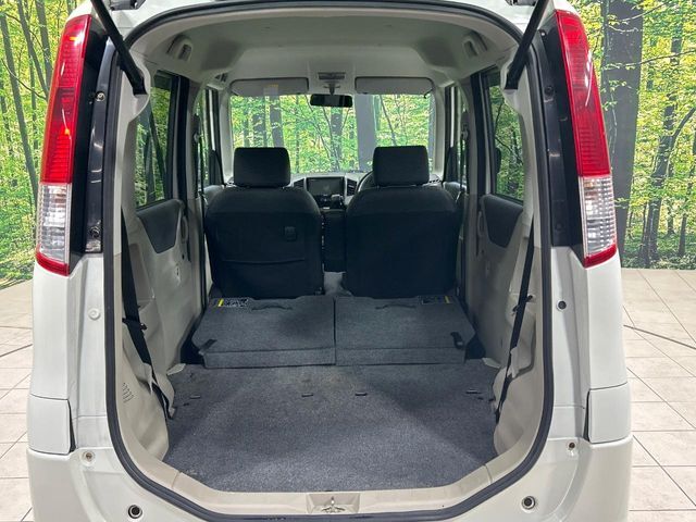 普段のお買い物や通勤、送迎等に十分な荷室スペースを確保しております。セカンドシートを倒すと、大きな荷物の積載も可能です♪