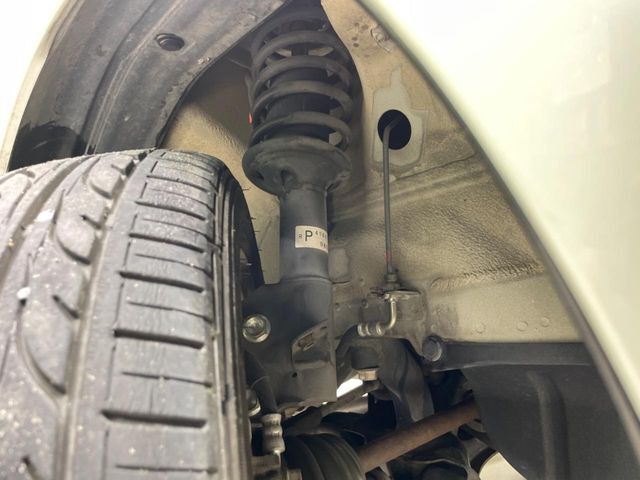 お車を安心してお乗りいただく為には、足回りの定期点検が欠かせません。サービスサポート（有償保証）では無料点検もご提供しており、安心のカーライフをお過ごしいただけるサポート体制が整っています。