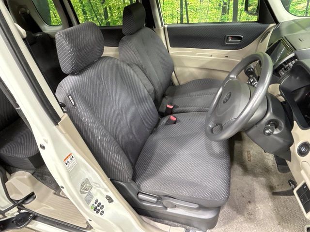 運転席シート廻りは使用感も少なく、良好な状態となっています。丁寧に使われていたことがよくわかりますね。