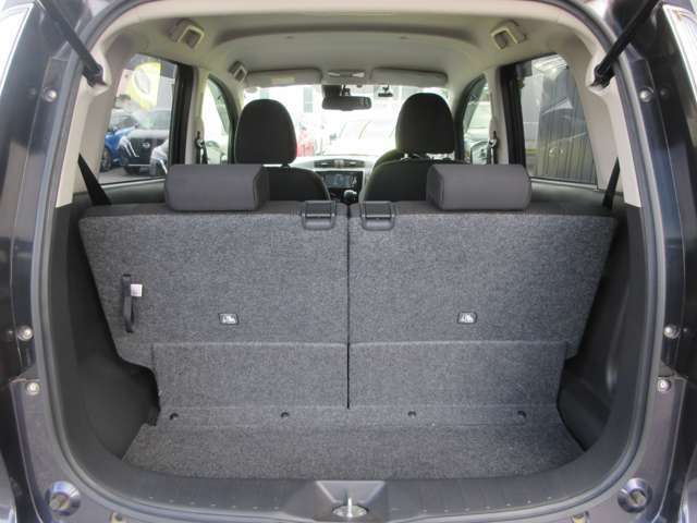 「1年間走行無制限保証」全国2300カ所の日産サービス工場で保証修理が受けられる。また一部低価格車や多走行車には「ワイド保証ライト」が設定されている。保証内容はワイド保証と同じ。期間が3ヵ月となる。