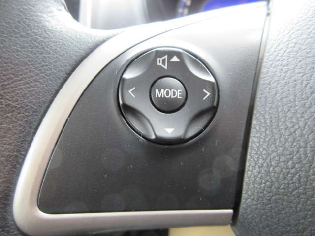 ナビ連動ステアリングスイッチ！ステアリング操作と同時にナビやオ-ディオなどの操作が可能です♪