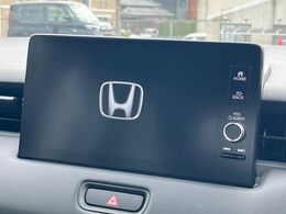 【9インチ　ホンダコネクトディスプレイ】視認性の高い大画面ディスプレイでナビの使用や、お持ちのスマートフォンと連携したbluetoothでの音楽再生が可能です♪