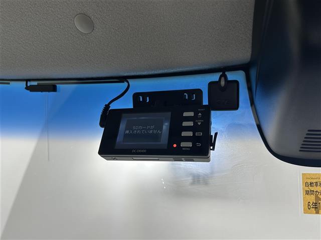 【ETC】有料道路を利用する際に料金所で停止することなく通過できる、ETC車載器（ノンストップ自動料金収受システム機器）が装備されています。セットアップを行うことで利用可能になります。
