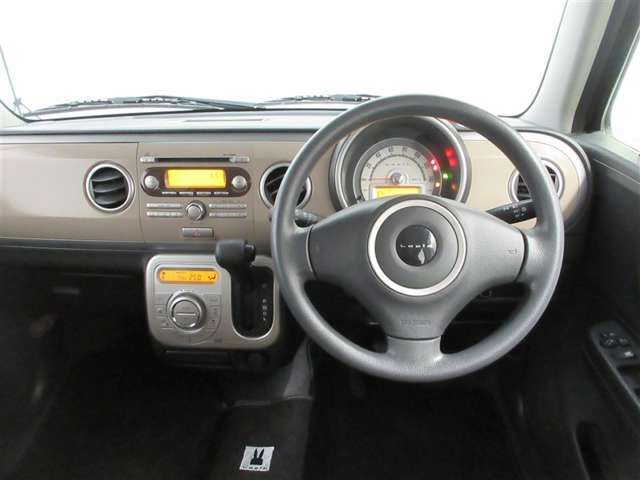 インパネはシンプルなデザイン。運転もしやすそう♪