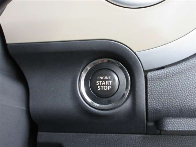 ブレーキを踏みながらパワースイッチをワンプッシュするだけ！わざわざスマートキーを取り出す必要もありません♪