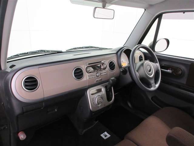 インパネシフトなので、足元すっきり☆のんびりドライブ♪