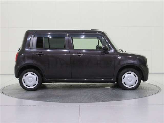 『まるごとクリーニング』ボディは「全面鉄粉除去」と「全面磨き」さらに「フッ素入りコーディング」を施工。