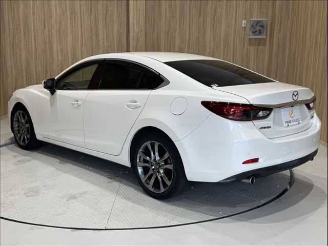 店舗敷地内に駐車スペースもございます。お車でのご来場をお考えの方はご安心ください♪