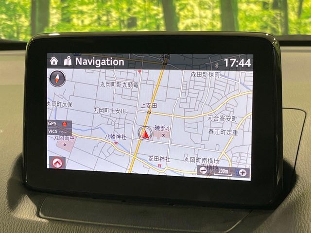 【マツダコネクトナビ】車内の雰囲気にマッチした一体型タイプのナビ。各種車輌設定やBluetooth再生等、様々な機能が楽しめます。直感的なダイヤル操作が可能で、使い勝手も良好です。
