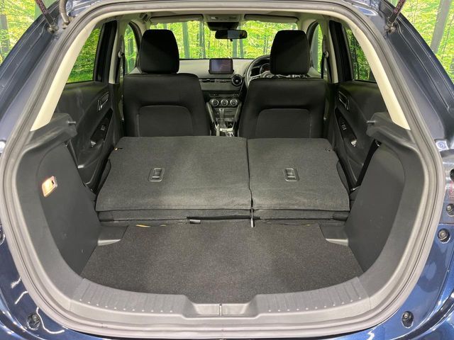 後席を格納すると、これだけの広さが！シーンに合わせたシートアレンジで、大きな荷物も積むことが出来ます♪