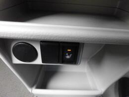 運転席側シートヒーター付いてます☆冬場は助かる装備です♪