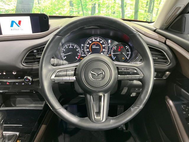 【純正革巻きステアリング】上質な革を使用することで、手にしっかり馴染みとても運転しやすいハンドルです♪