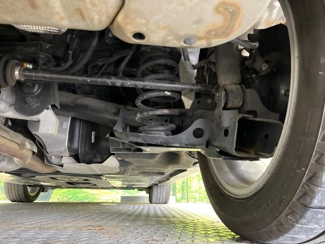 お車を安心してお乗りいただく為には、足回りの定期点検が欠かせません。サービスサポート（有償保証）では無料点検もご提供しており、安心のカーライフをお過ごしいただけるサポート体制が整っています。