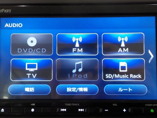 【オーディオ機能】ナビに一体のオーディオは、フルセグTVの他にDVD/CDプレーヤーを装備♪もちろんFM/AMラジオもお聞きいただけますよ♪