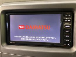 【純正ナビ】人気の純正ナビを装備しております。ナビの使いやすさはもちろん、オーディオ機能も充実！キャンプや旅行はもちろん、通勤や買い物など普段のドライブも楽しくなるはず♪