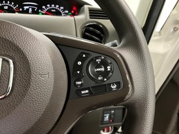 【アダプティブ・クルーズ・コントロール】予め設定した車速内でクルマが自動的に加減速。 前走車との適切な車間距離を維持しながら追従走行し、高速道路でのドライバーの疲労を軽減してくれる嬉しい機能付♪