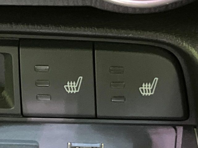 【シートヒーター】寒い日に重宝するシートヒーター！エアコンより早く温まってくれるので寒がりの人も安心ですね♪エアコンの温風は乾燥するから苦手、という方にもをおすすめです。