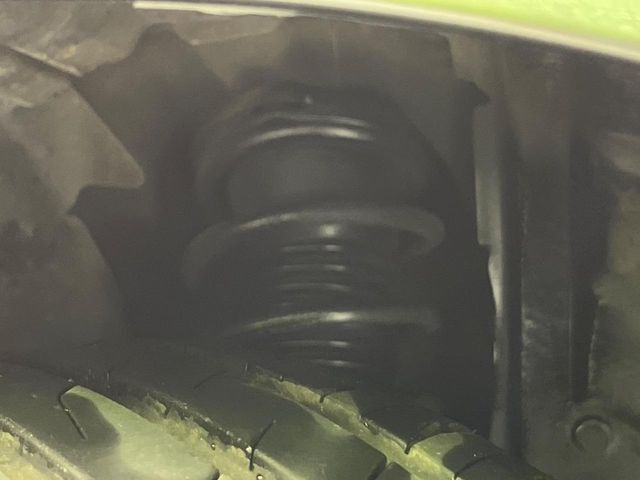 お車を安心してお乗りいただく為には、足回りの定期点検が欠かせません。サービスサポート（有償保証）では無料点検もご提供しており、安心のカーライフをお過ごしいただけるサポート体制が整っています。