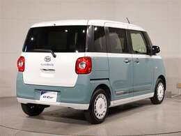 後部にはプライバシーガラスを装備しております。