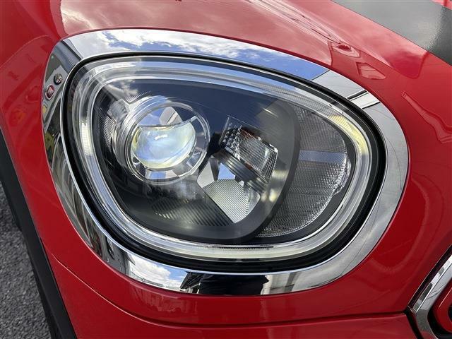 LEDヘッドライト：通常の数倍の明るさを誇る高寿命LEDヘッドライトで、安全運転を支える良好な視界を！