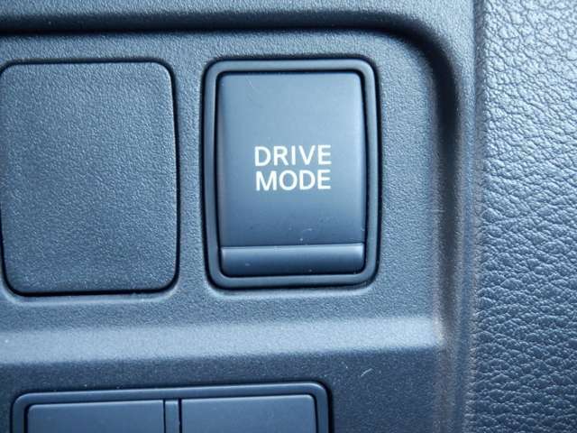 アクセルペダルだけでワクワク運転「DRIVE MODE」。このスイッチで、ECOモードを選択するとエンジンブレーキの効きが強くなり、ブレーキを踏まなくてもしっかり減速できます。