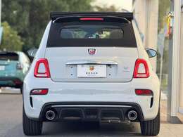 天気が良い日は屋根を開ければ気持ち良くドライブを楽しめます。