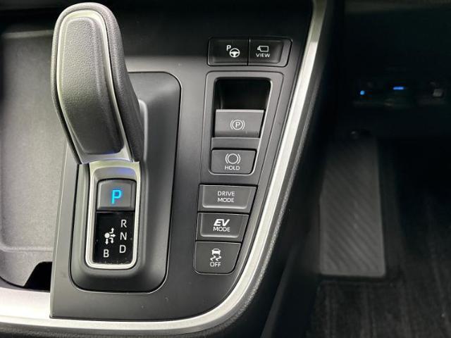 WECARSの展示場では実際に見て、触ってお車をお選びいただけます！知識の豊富な営業スタッフが様々なカーライフをご提案いたします！