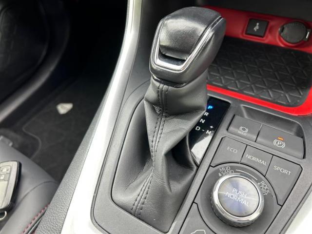 お車に合わせて無料保証以外にも、保証範囲、期間、距離を拡充させた有料保証もご用意しております！中古車の購入が初めてで不安・・・というお客様もご安心ください！