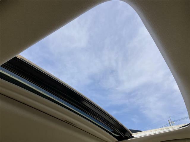 ◆サンルーフ◆車内には爽やかな風や太陽の穏やかな光が差し込みます☆