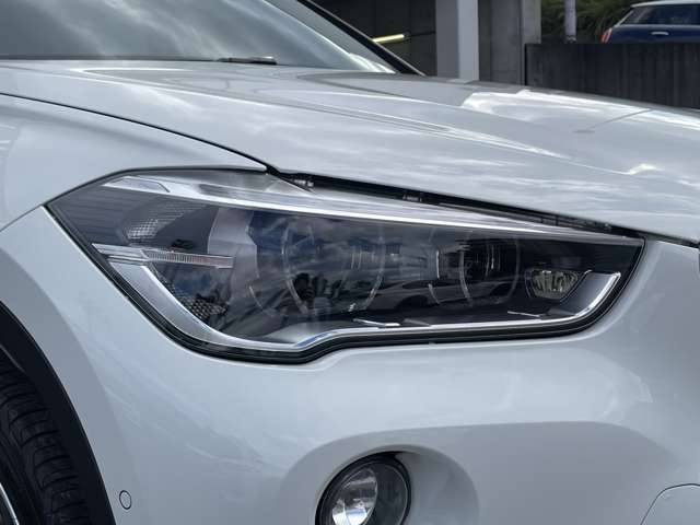 保証期間中にトラブルが発生した際には、緊急連絡を24時間フリーダイヤルでお受けします。応急処理のアドバイスのみならず、出張修理やレッカーなどの手配、さらには代替交通手段やホテルの確保を行います。