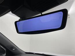 【デジタルインナーミラー】車両後方カメラの映像をミラーに映すことが出来ます。 そのため、後席に人や荷物があって後方が見えづらい場合でもしっかり視界を確保することが出来ます。