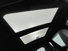 【サンルーフ】解放感溢れるサンルーフ！！車内には爽やかな風や太陽の穏やかな光が差し込みます♪