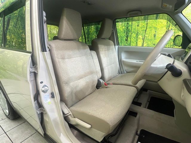 運転席シート廻りは使用感も少なく、良好な状態となっています。丁寧に使われていたことがよくわかりますね。