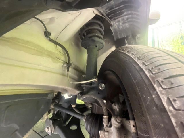 お車を安心してお乗りいただく為には、足回りの定期点検が欠かせません。サービスサポート（有償保証）では無料点検もご提供しており、安心のカーライフをお過ごしいただけるサポート体制が整っています。