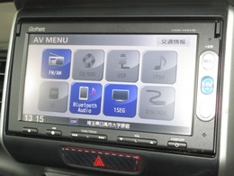 ナビゲーションはギャザズメモリーナビ（VXM-145VSi）を装着しております。AM、FM、CD、DVD再生、Bluetooth、ワンセグTVがご使用いただけます。