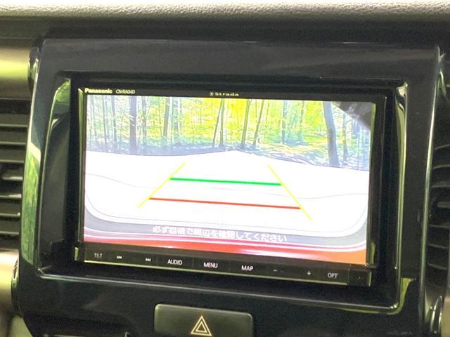 【バックカメラ】駐車時に後方がリアルタイム映像で確認できます。大型商業施設や立体駐車場での駐車時や、夜間のバック時に大活躍！運転スキルに関わらず、今や必須となった装備のひとつです！
