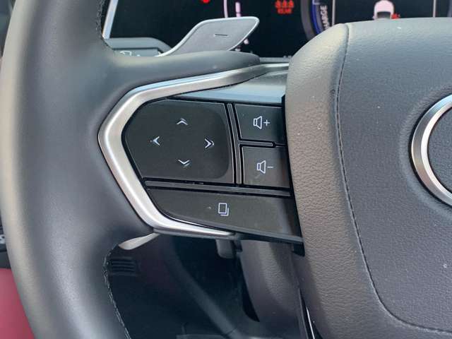 ステアリングスイッチ！オーディオの機能もお手元で操作が可能ですので、画面を注視することなく安全です！