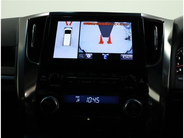 パノラミックビューモニター装備！トップビュー＆フロントビュー・車両に取り付けたフロント、サイド、バックカメラの映像を合成して画面上に表示させることで、低速時の運転を補助する装置です。