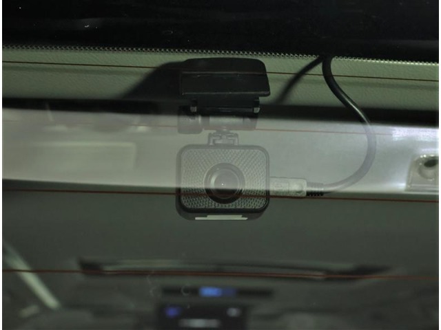 リヤ用ドライブレコーダー装備！これがあれば、相手方が危険運転をしてきた場合などでも客観的に証明でき、事故や事件の直接的な証拠の確保にも生り得ます。